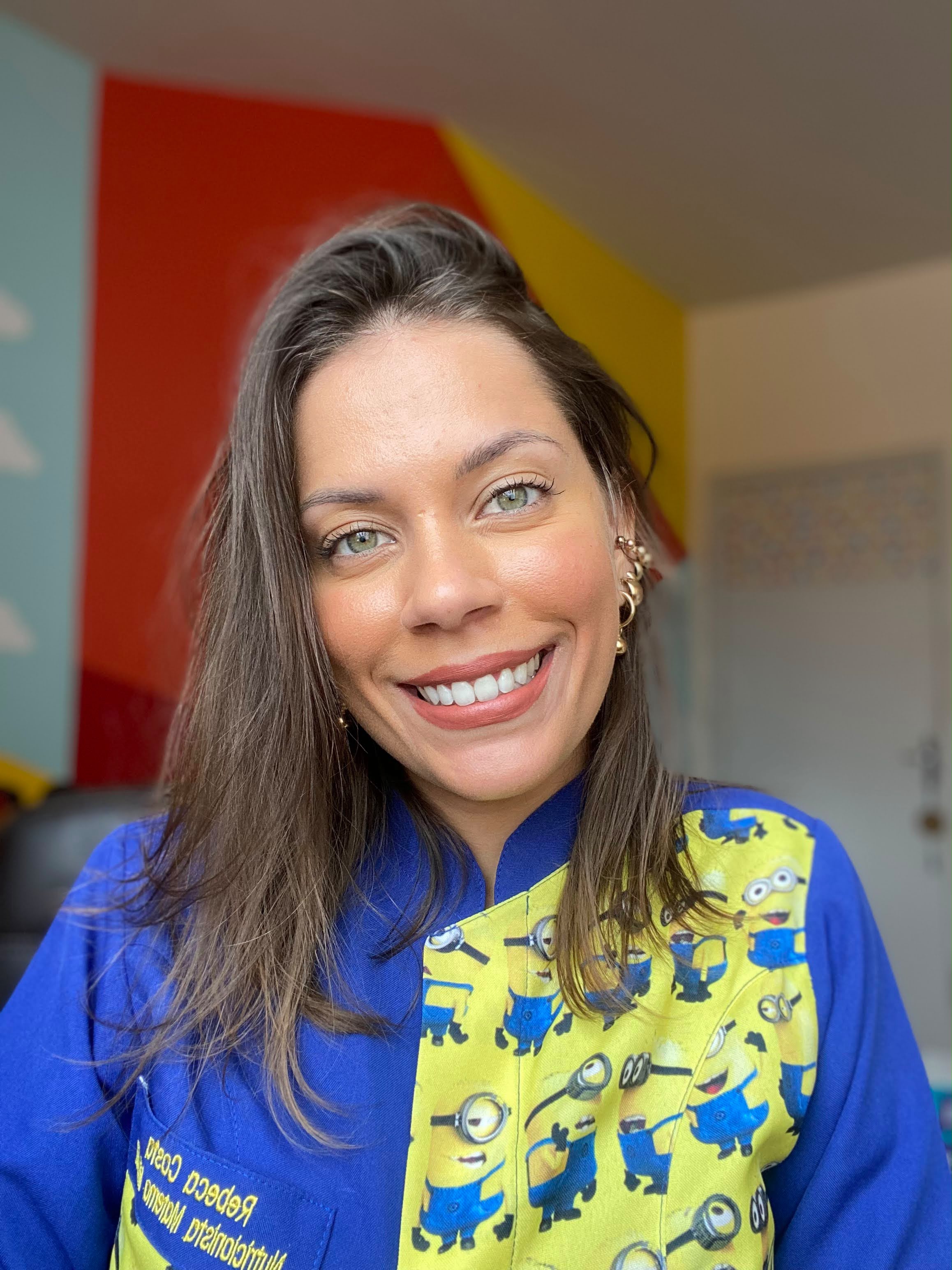 Rebeca Costa, nutricionista infantil, de jaleco